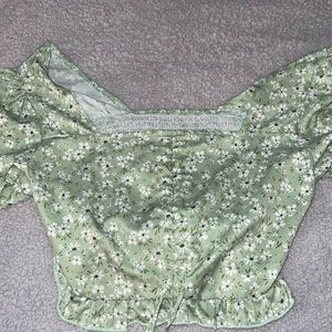 SHEIN green floral cropped blouse